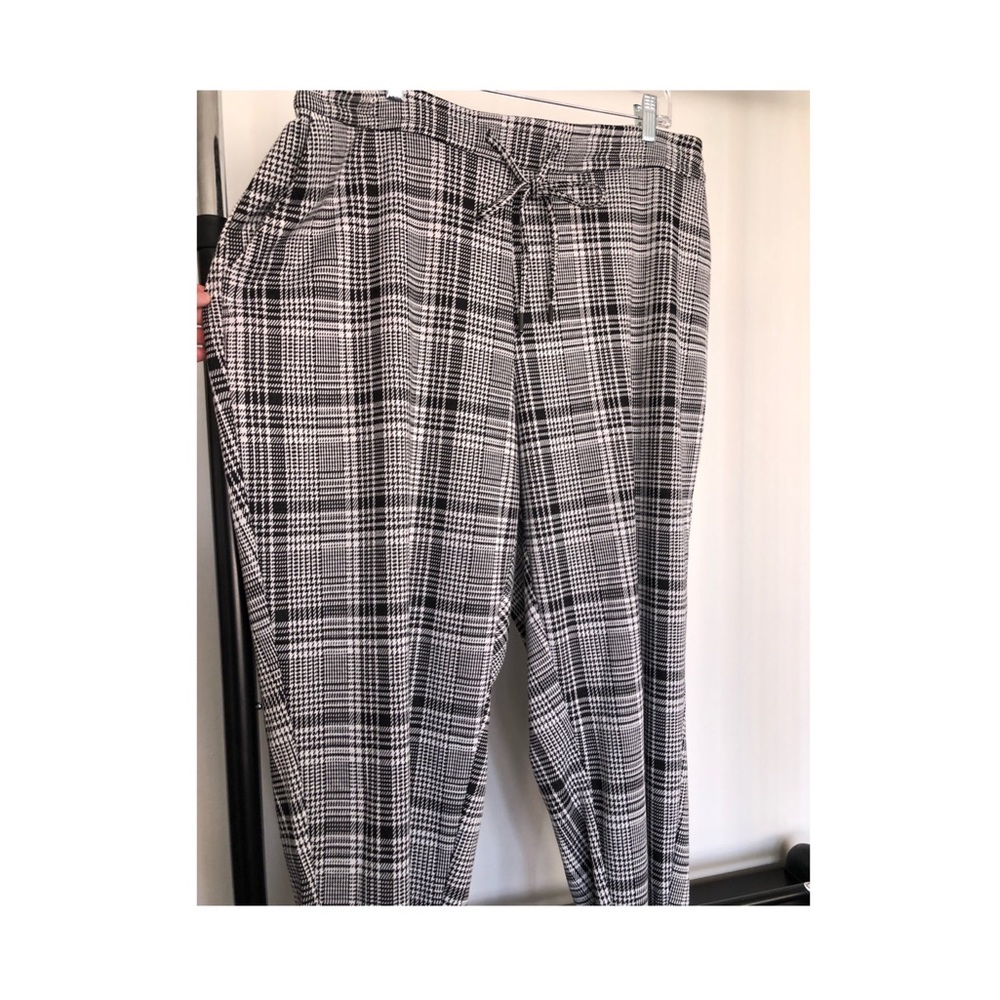 Ava & Viv Mid Rise Knit Pants